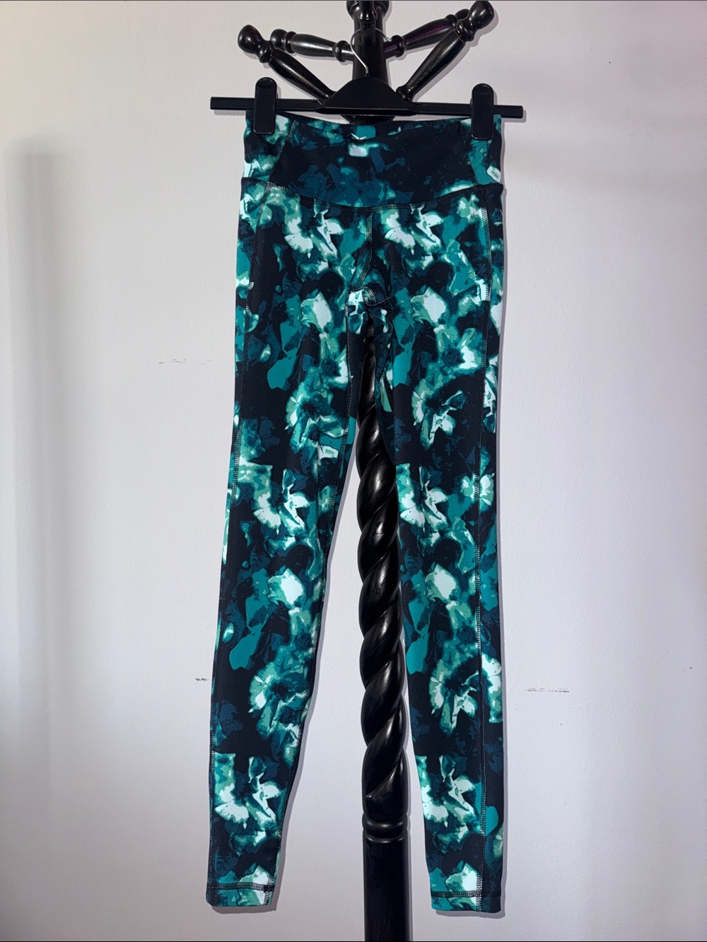 Old Navy Teal & Black Floral Active Leggings 7.1M